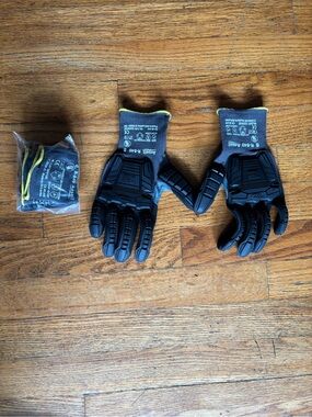Ansell R-840 S Size M Full Finger Nitrile Gloves Black/Gray Touch size 8/M